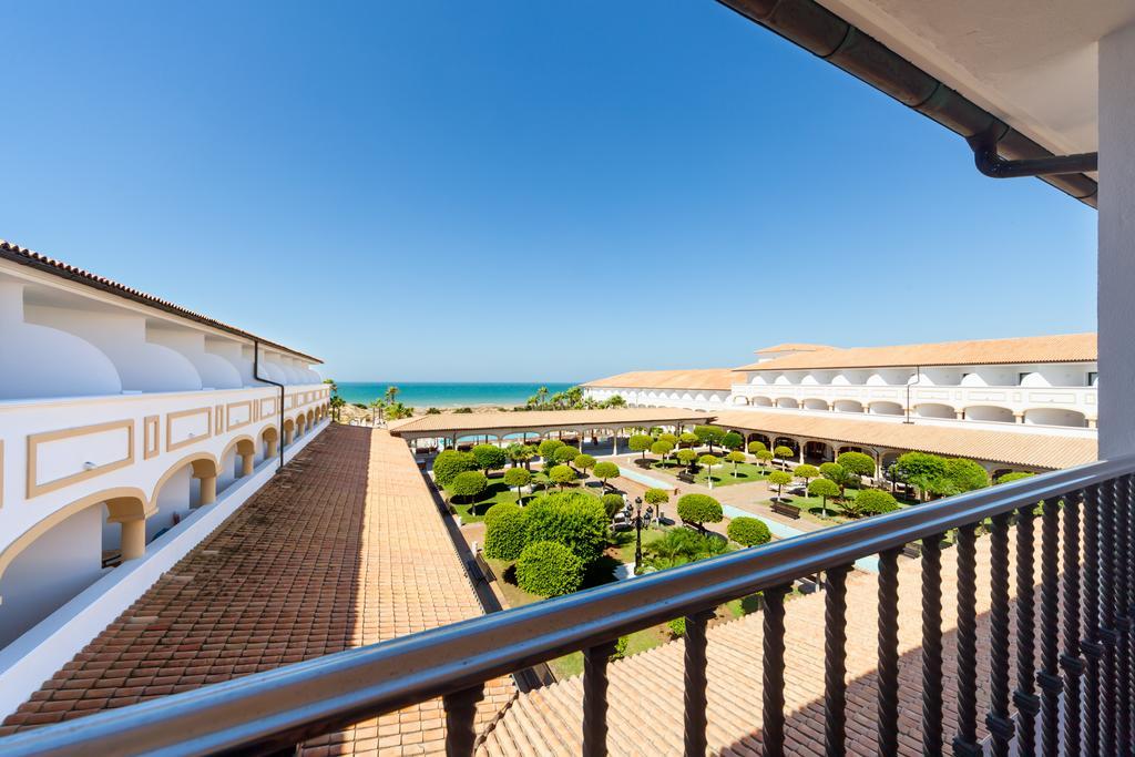 ホテル イベロスター セレクション アンダルシア プラヤ チクラナ・デ・ラ・フロンテーラ エクステリア 写真 View of the resort