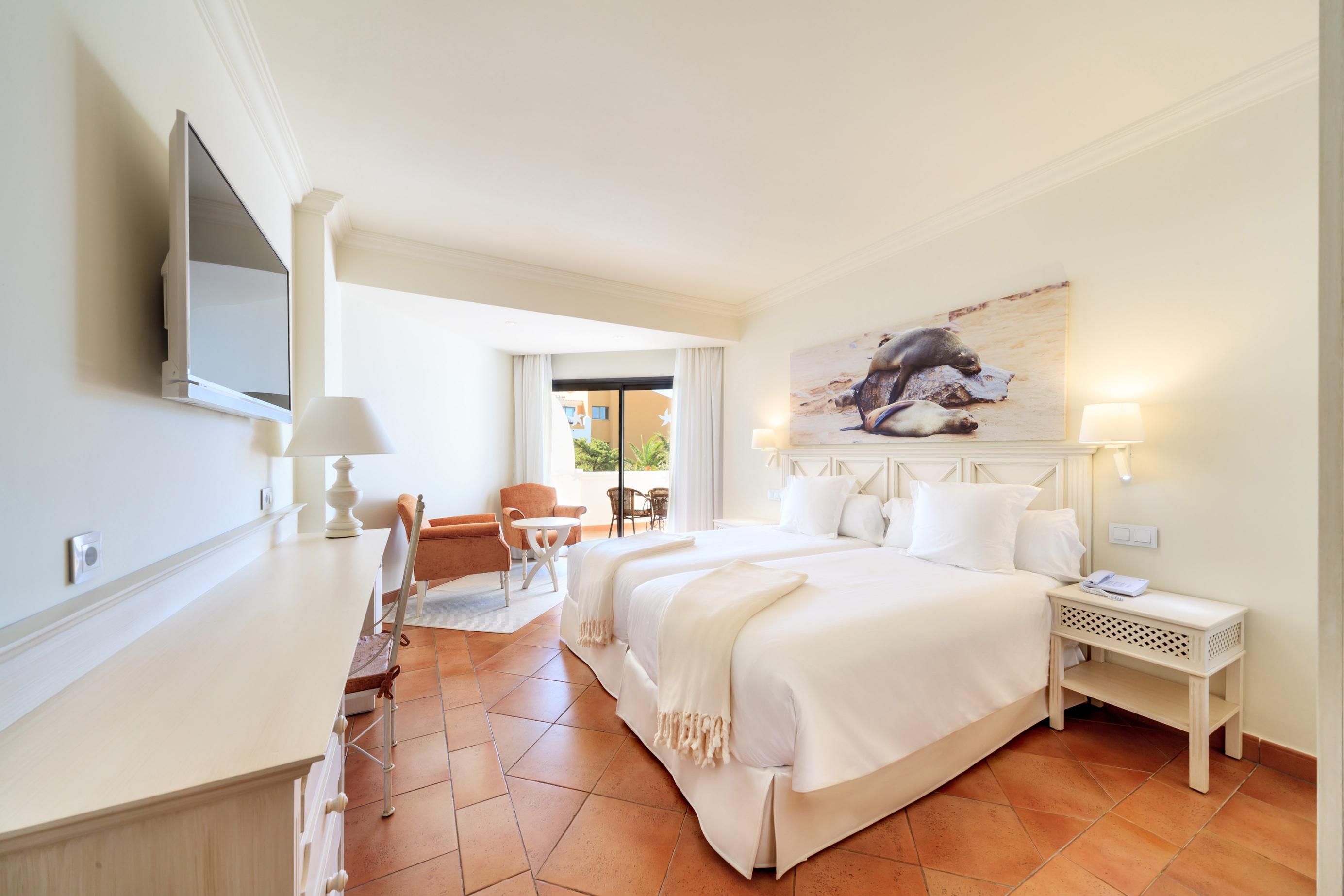 ホテル イベロスター セレクション アンダルシア プラヤ チクラナ・デ・ラ・フロンテーラ エクステリア 写真 A room at the hotel
