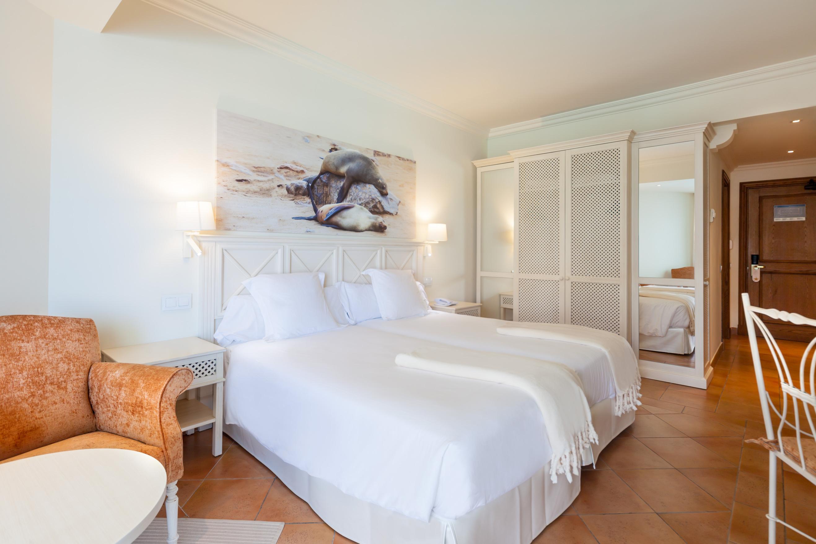 ホテル イベロスター セレクション アンダルシア プラヤ チクラナ・デ・ラ・フロンテーラ エクステリア 写真 A room at the hotel