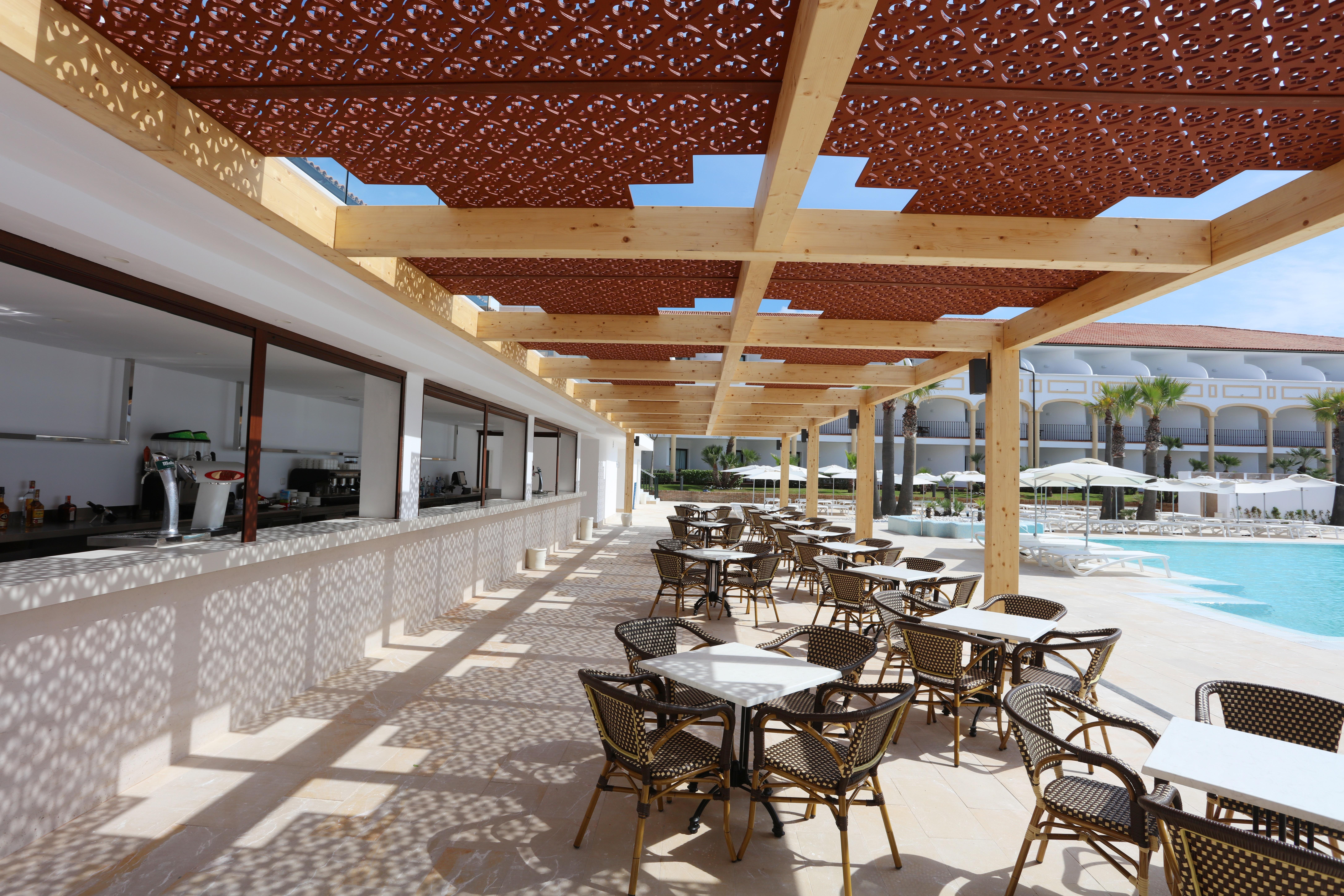 ホテル イベロスター セレクション アンダルシア プラヤ チクラナ・デ・ラ・フロンテーラ エクステリア 写真 The pool bar at the hotel