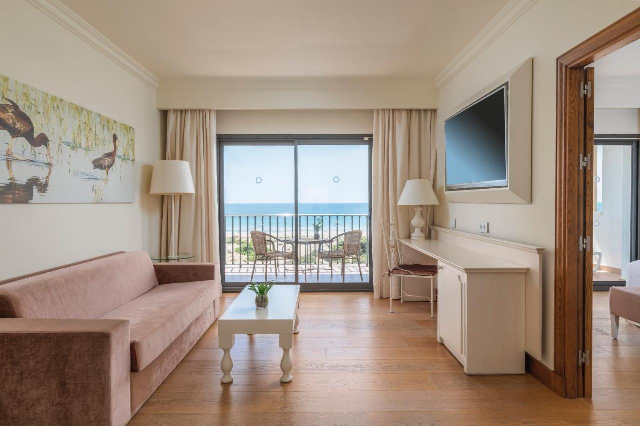ホテル イベロスター セレクション アンダルシア プラヤ チクラナ・デ・ラ・フロンテーラ エクステリア 写真 A suite at the hotel