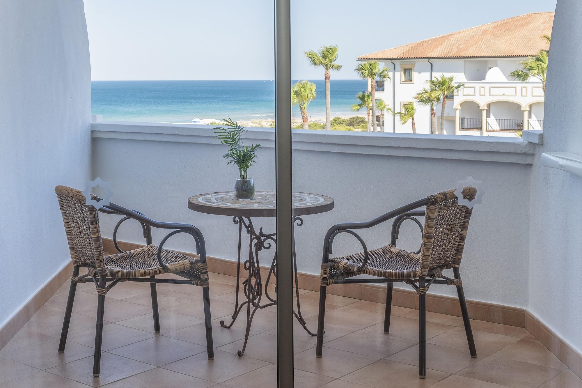 ホテル イベロスター セレクション アンダルシア プラヤ チクラナ・デ・ラ・フロンテーラ エクステリア 写真 A balcony