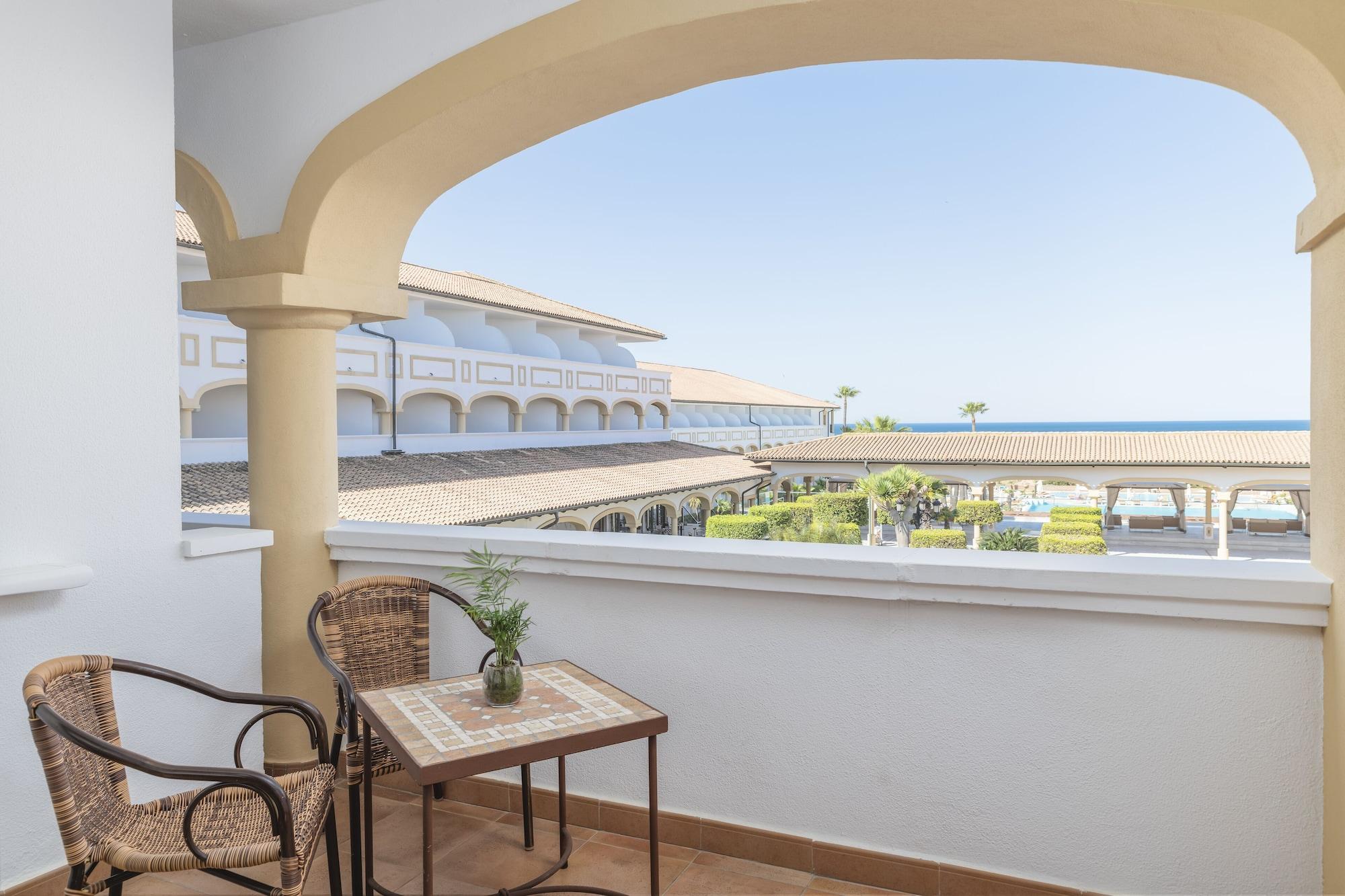 ホテル イベロスター セレクション アンダルシア プラヤ チクラナ・デ・ラ・フロンテーラ エクステリア 写真 Balcony of a room at the hotel