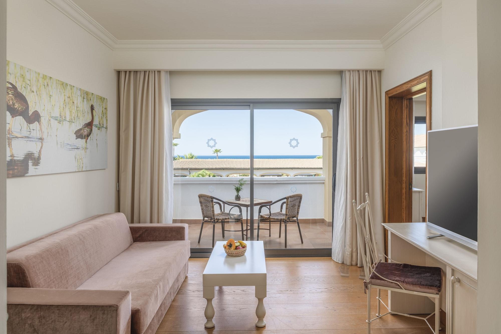ホテル イベロスター セレクション アンダルシア プラヤ チクラナ・デ・ラ・フロンテーラ エクステリア 写真 A typical room at the hotel