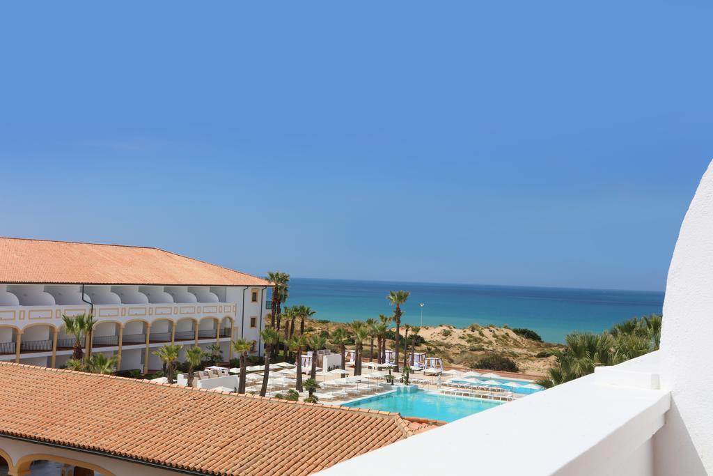 ホテル イベロスター セレクション アンダルシア プラヤ チクラナ・デ・ラ・フロンテーラ エクステリア 写真 View of the sea from the hotel